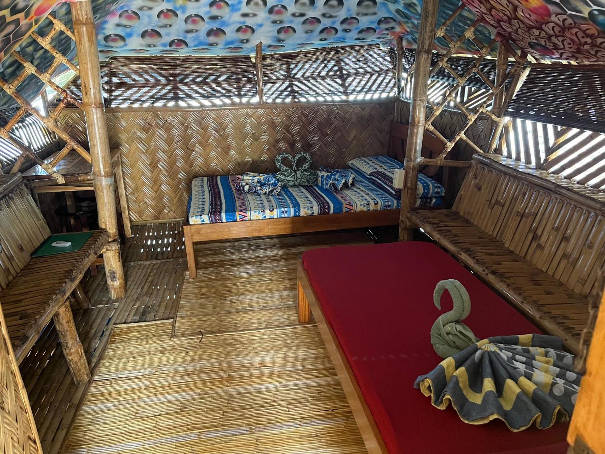 Bamboo Nest Beachfront Puerto Princesa Buitenkant foto