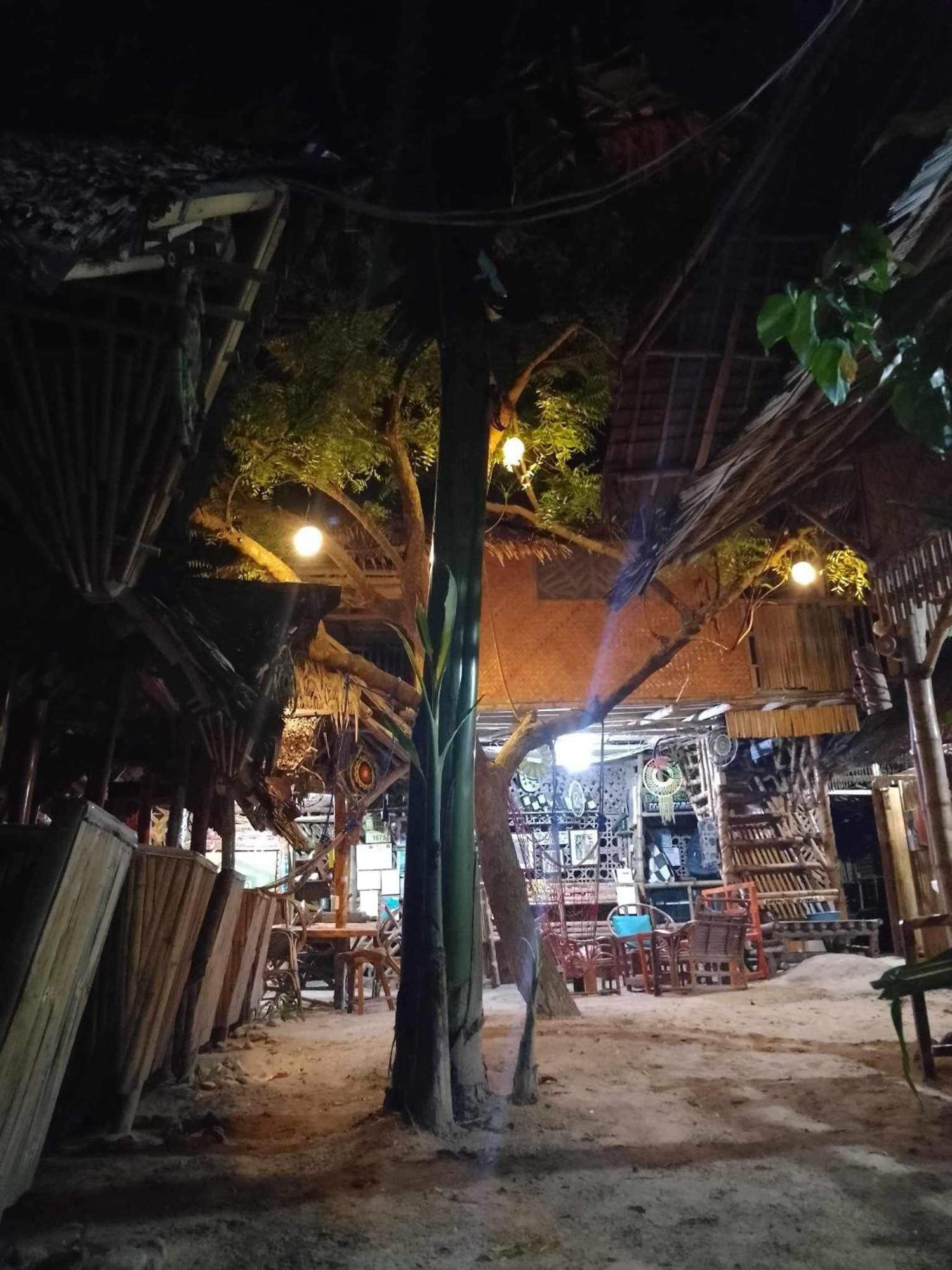 Bamboo Nest Beachfront Puerto Princesa Buitenkant foto